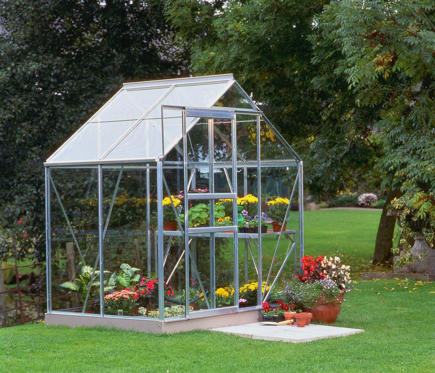 Halls Popular 64 greenhouse in aluminium & base