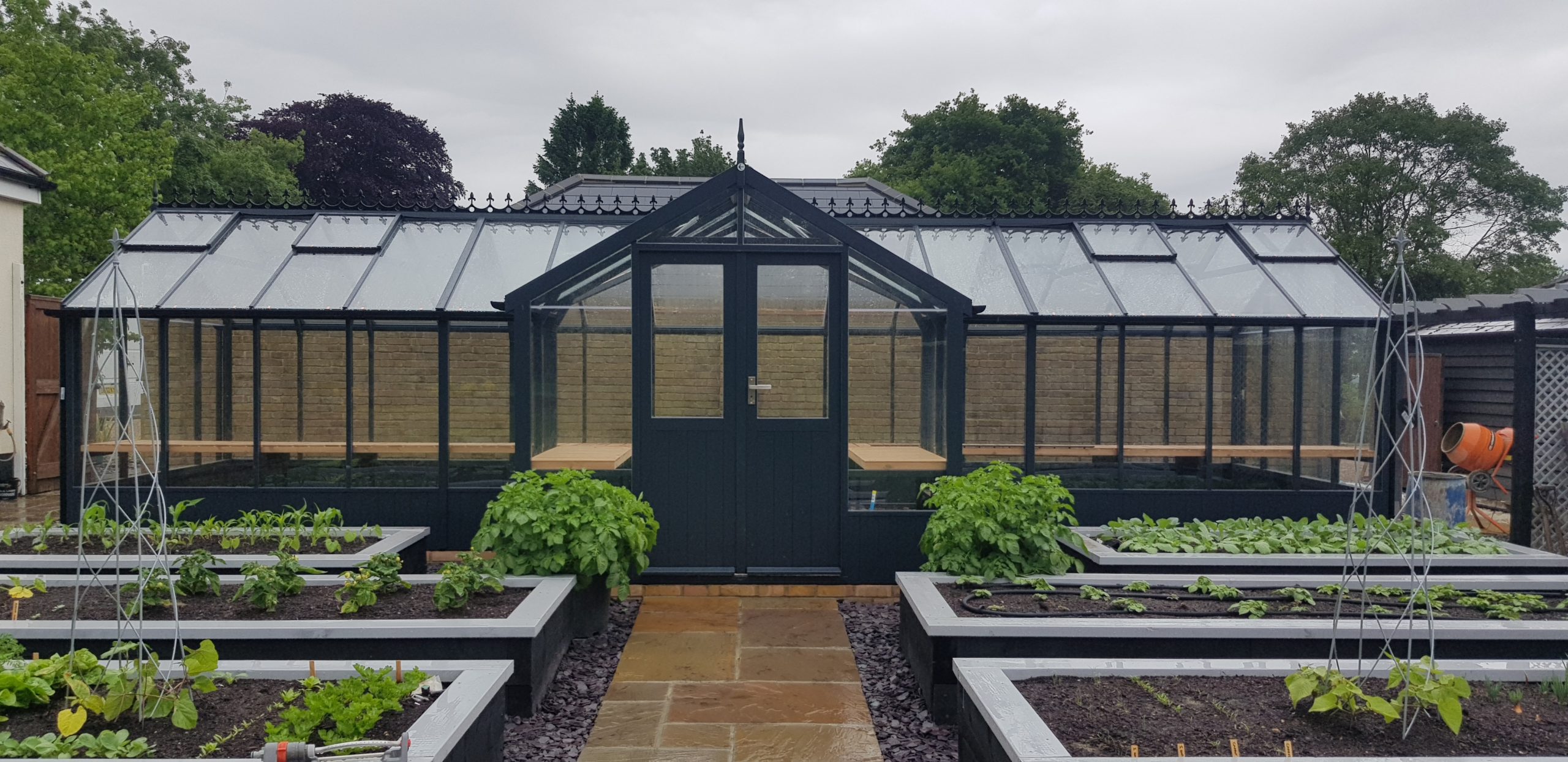 Swan 8'9 x 30'1 greenhouse with optional 4'5 porch and painted Midnight